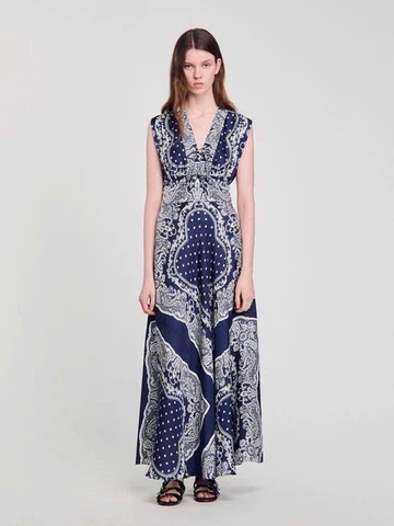 Váy maxi Sandro sát nách họa tiết thổ cẩm navy cổ V
