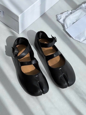 Giày bệt xỏ ngón Maison Margela đen