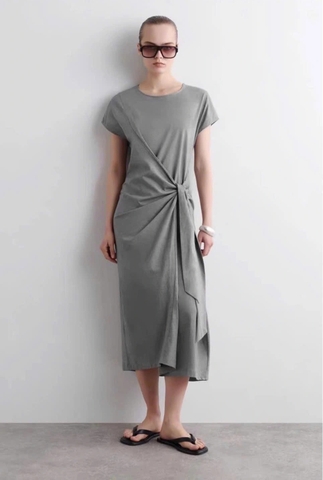 Maxi COS cổ tròn màu ghi cột belt