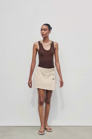 Short váy Zara màu camel khuy ngọc dư xịn