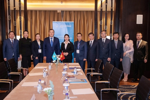 Phó Tổng Kiểm toán nhà nước Hà Thị Mỹ Dung làm việc song phương với Chủ tịch Kiểm toán nhà nước Kazakhstan