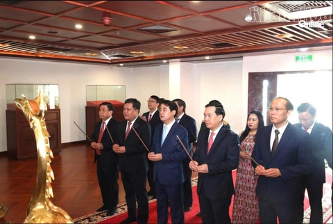 Lãnh đạo tỉnh Khánh Hòa dâng hương tưởng niệm Chủ tịch Hồ Chí Minh