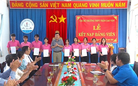 Ươm mầm “hạt giống đỏ” từ mái trường phổ thông