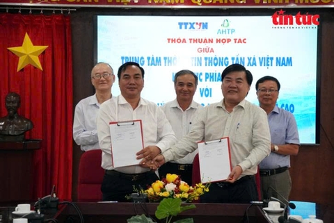 Trung tâm thông tin TTXVN khu vực phía Nam ký kết hợp tác với Khu Nông nghiệp Công nghệ cao
