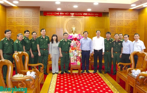 Thiếu tướng Trần Ngọc Hữu cùng đoàn công tác thăm, chúc Tết Thành ủy thành phố Hồ Chí Minh và Bệnh viện Quân y 175