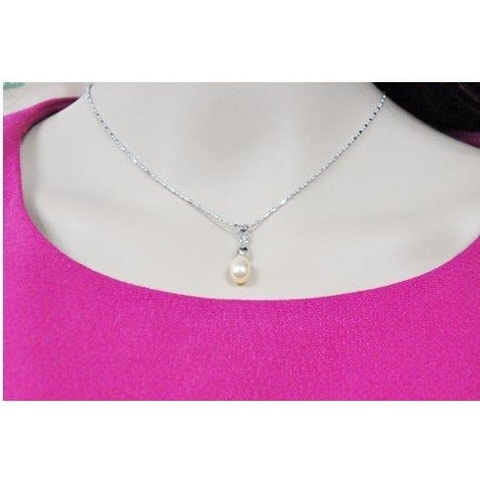 Bộ dây chuyền và hoa tai đính ngọc trai