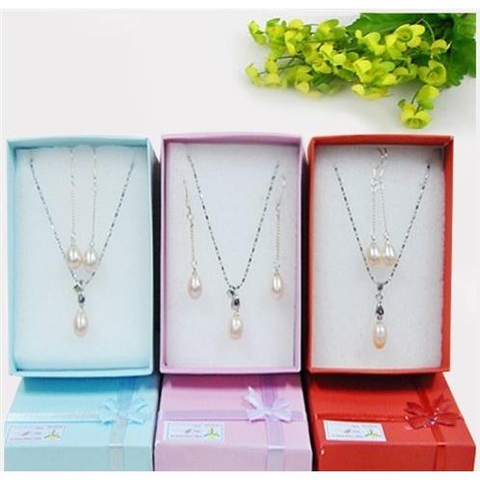 Bộ dây chuyền và hoa tai đính ngọc trai