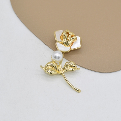 Cài áo ngọc trai Hoa hồng trắng ROSE PEARL(9-10ly) - CTJ5136