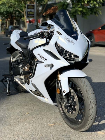 Có nên dán xe máy màu trắng hay không?