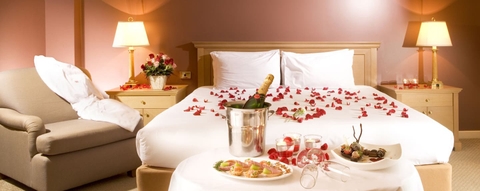 Các kiểu trang trí phòng cưới đẹp mắt với vật dụng có sẵn dễ tìm