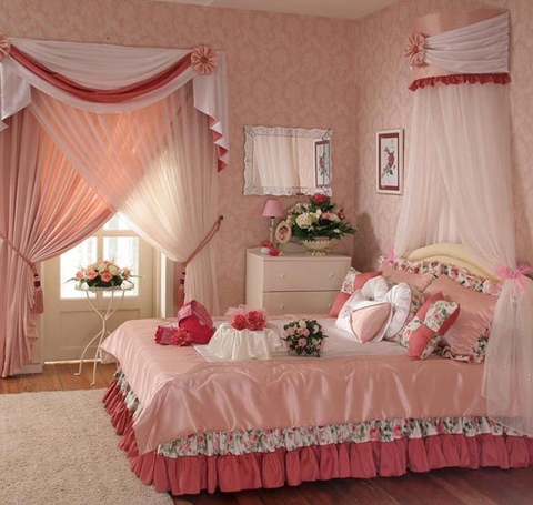 Cách trang trí phòng cưới với màn khung đẹp như cổ tích