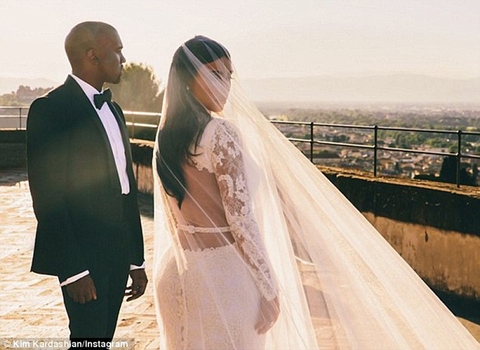 Những bộ váy cưới ấn tượng nhất của “sao” thế giới