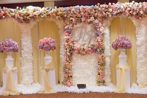 6 CÁCH TỰ TRANG TRÍ BACKDROP CƯỚI ẤN TƯỢNG