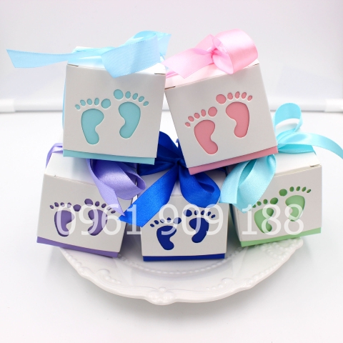 Hộp đựng quà khắc hình bàn chân
