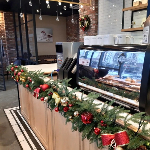 DÂY THÔNG TRANG TRÍ QUẦY LỄ TÂN