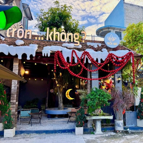 TRANG TRÍ GIÁNG SINH ĐƠN GIẢN CHO QUÁN CAFE