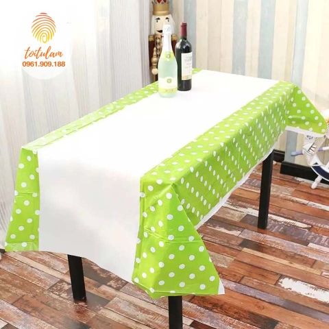 Khăn trải bàn chấm bi xanh lá