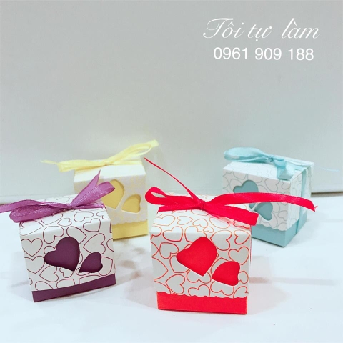 Hộp đựng quà in trái tim