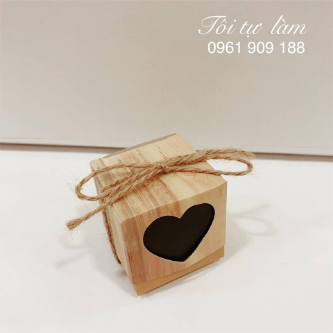 Hộp đựng quà vân gỗ trái tim đen