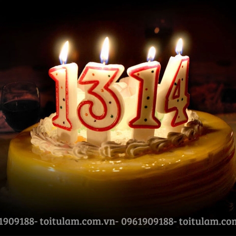 Nến số chấm bi viền đỏ