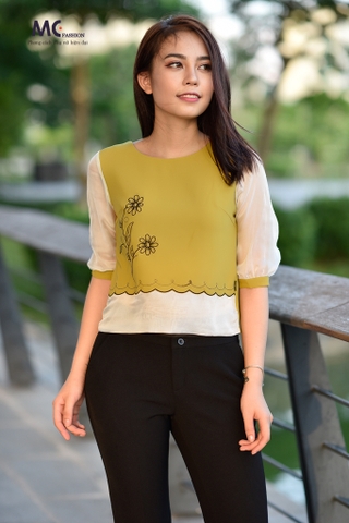 Áo croptop phối ren cách điệu