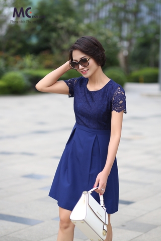 Đầm ren màu xanh