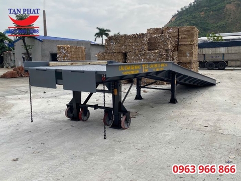 Cầu Dẫn Xe Nâng Dài 11m - Giải Pháp Bốc Xếp Hàng Tối Ưu