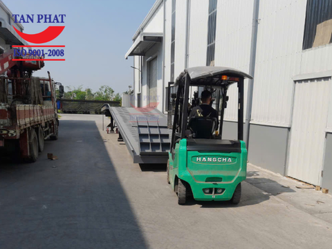 Cầu nâng lên container thiết kế theo yêu cầu