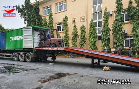 Cầu rút hàng container