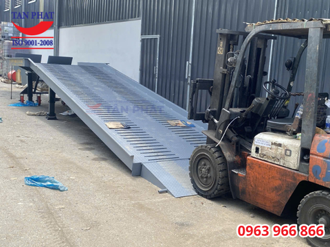 cầu nâng lên container thiết kế theo yêu cầu