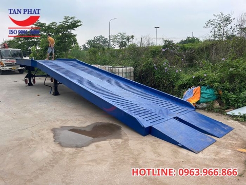 Giá Cầu Dẫn Xe Nâng Lên Container Mới Nhất