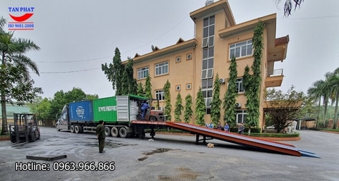 giá cầu dẫn xe nâng lên container Tân Phát