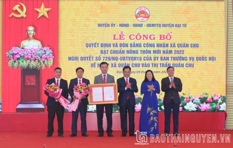 Công bố Nghị quyết nhập xã Quân Chu vào thị trấn Quân Chu