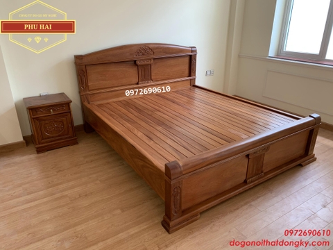 Hãy đắm mình trong không gian phòng ngủ đẹp mơ màng với một chiếc giường ngủ gỗ tự nhiên đẹp. Chiếc giường này sẽ làm cho không gian phòng ngủ của bạn trở nên sang trọng, ấm cúng và lãng mạn hơn bao giờ hết. Bạn sẽ có một giấc ngủ ngon và cảm thấy thoải mái mỗi khi trở về phòng ngủ.
Picture link: https://www.pinterest.com/pin/306667055875588091/