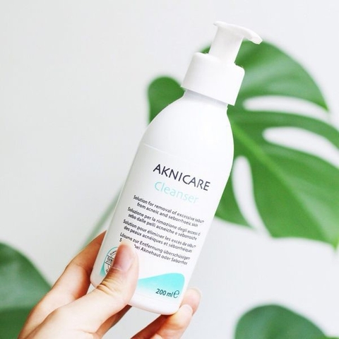 Gel rửa mặt giảm mụn trứng cá Aknicare Cleanser 200ml