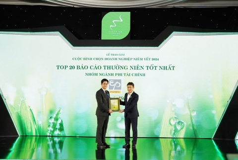 Đại diện Everpia nhận danh hiệu