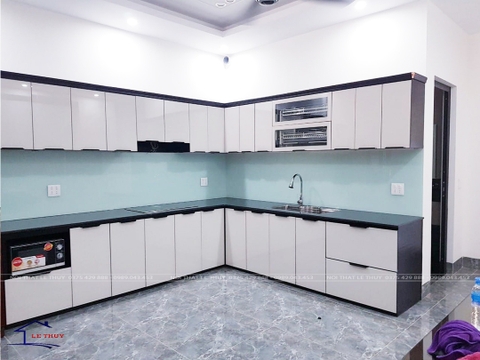 TỦ BẾP KHUNG INOX- CÁNH KÍNH K13