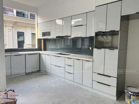 tủ bếp khung inox- cánh kính k03