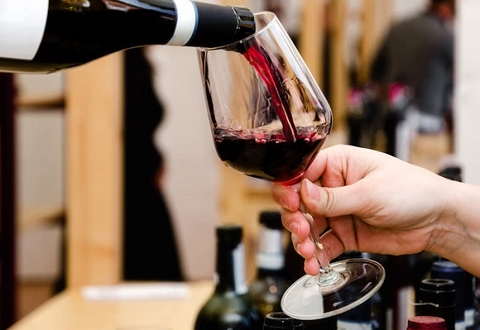 Làm sao để chọn được rượu vang phù hợp với phái đẹp?