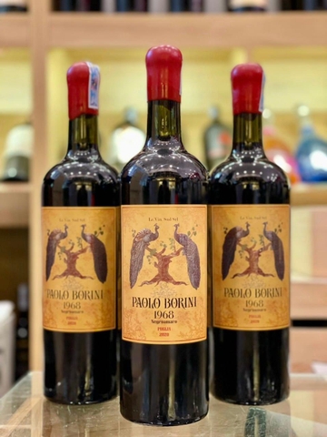 Tại sao rượu vang cần phải lắc trước khi uống?