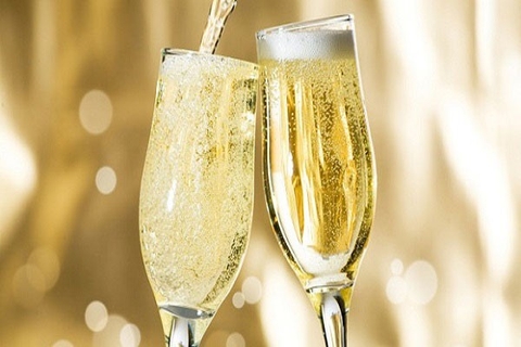 Cách dưỡng da bằng rượu champagne