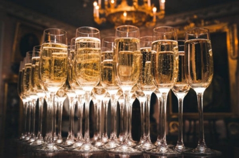 6 sự thật thú vị về champagne, càng sủi bọt li ti thì càng ngon