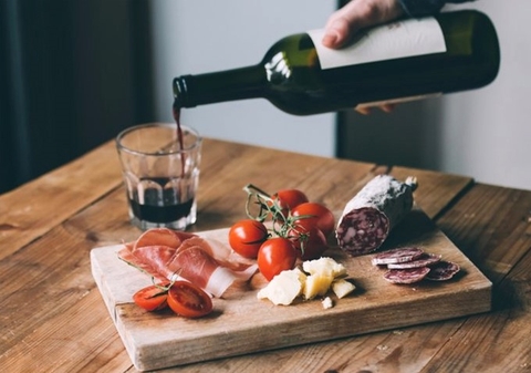 5 món ăn nhẹ hoàn hảo dành cho bữa tiệc rượu vang, người sành sỏi nhất định phải biết