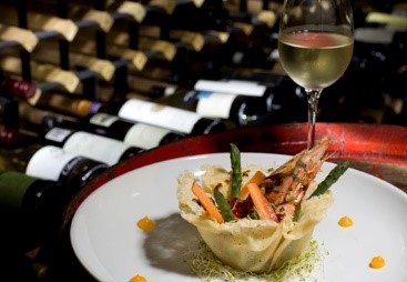 Cách chọn rượu vang cho đồ ăn Việt