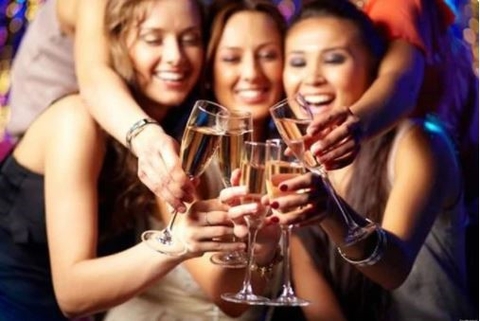 Bí kíp uống rượu vang không say trong dịp Tết