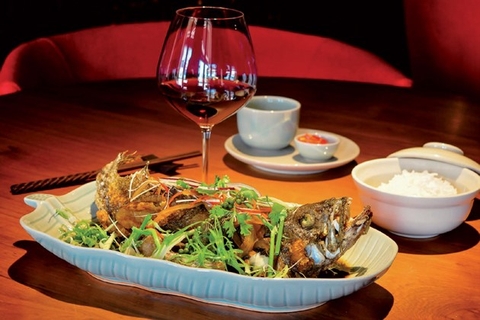 Rượu vang đỏ kỵ hải sản, thực hư thế nào?