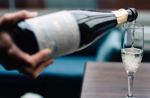 4 nguyên tắc nhất định phải nằm lòng khi dùng champagne