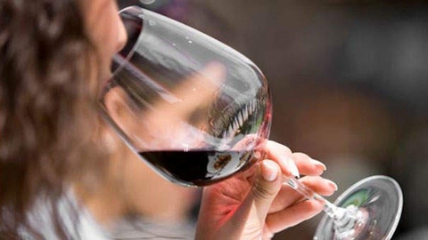 Nên uống rượu vang lúc nào để tốt cho sức khỏe?