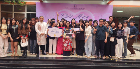 Ngày hội giao lưu văn hóa chào mừng 8/3 - Trường Cao đẳng Ngoại ngữ Hà Nội