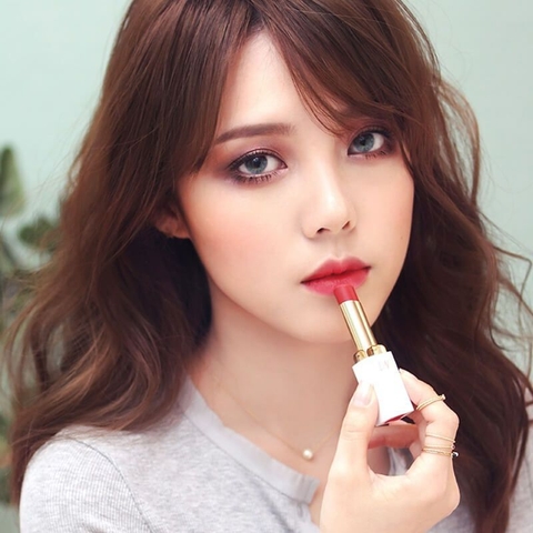 Dù không trang điểm, bạn vẫn có thể rạng rỡ không tì vết bằng chính vẻ đẹp tự nhiên